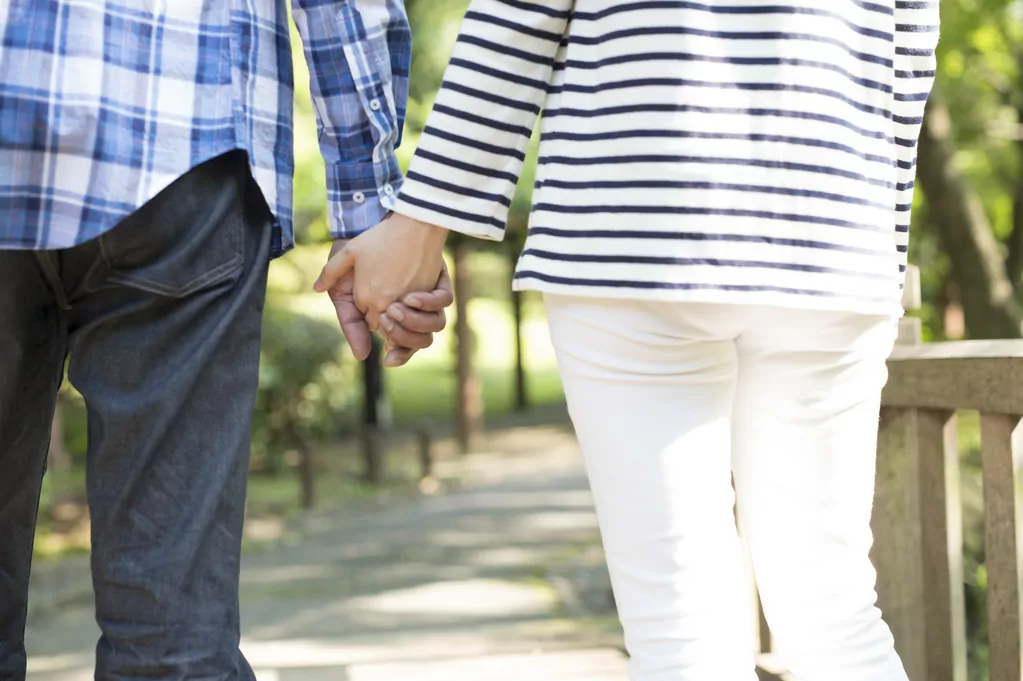 couple holding hands