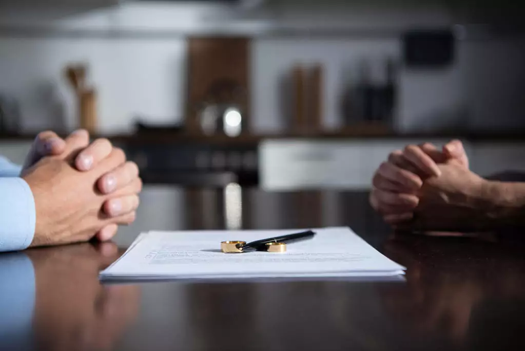 couple divorcing